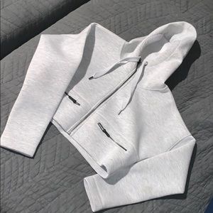 Athletes crop top sweater